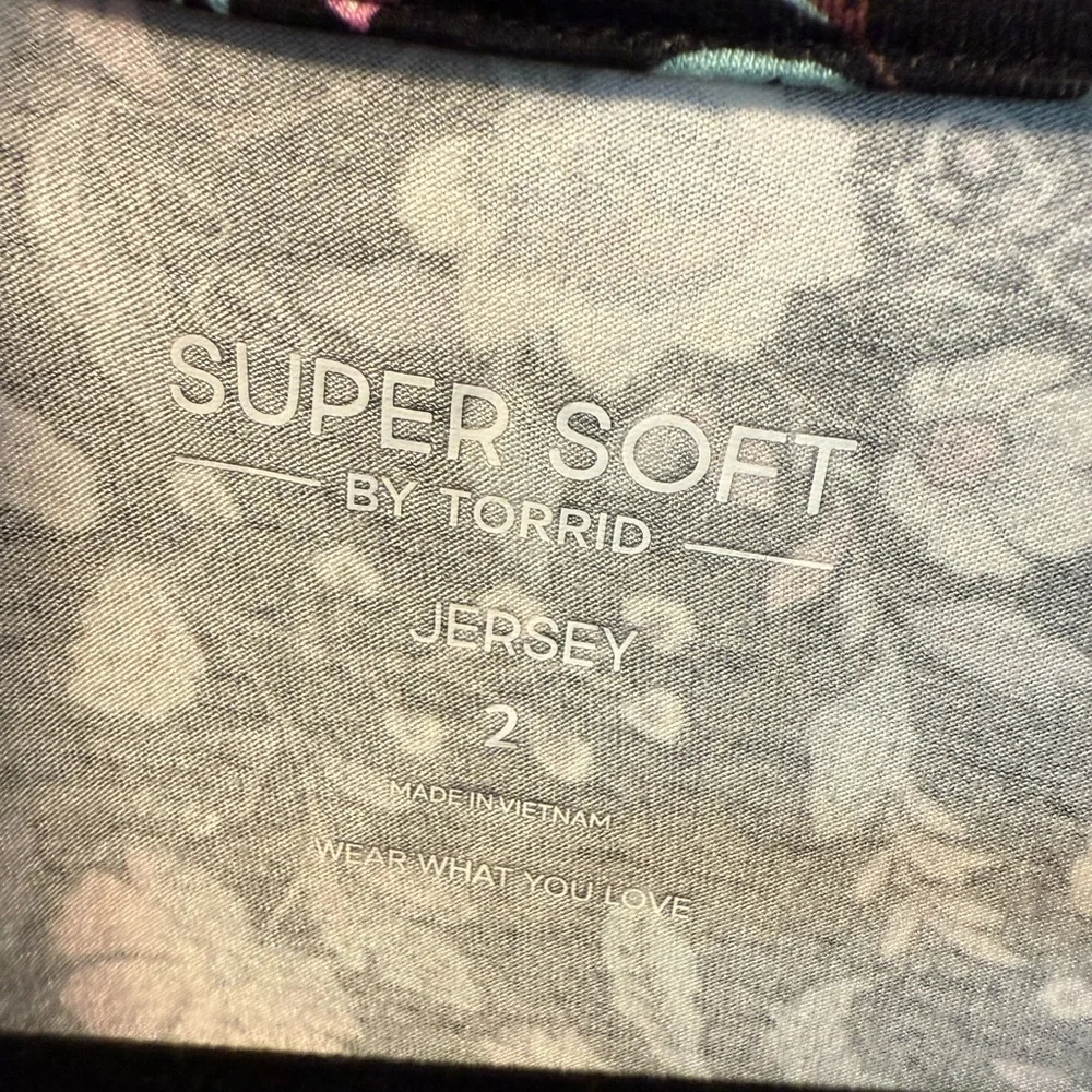 Torrid Super Soft Jersey Floral Top 2X nwt - Picture 5 of 6